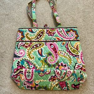 Vera Bradley NWOT stunning quilted purse.